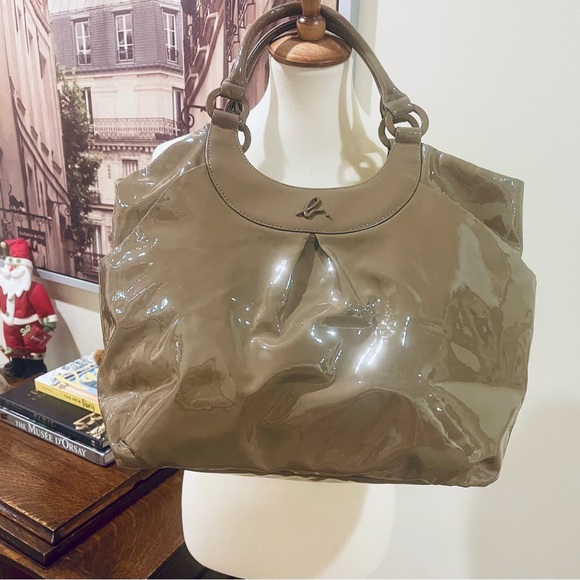 Agnes B enamel leather shoulder bag - Picture 12 of 13